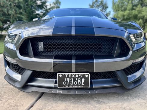 Used 2019 Ford Mustang Shelby GT350 w/ Technology Package RWD image 5