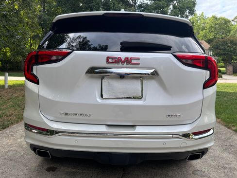Used 2020 GMC Terrain Denali w/ Denali Premium Package AWD/4WD image 6
