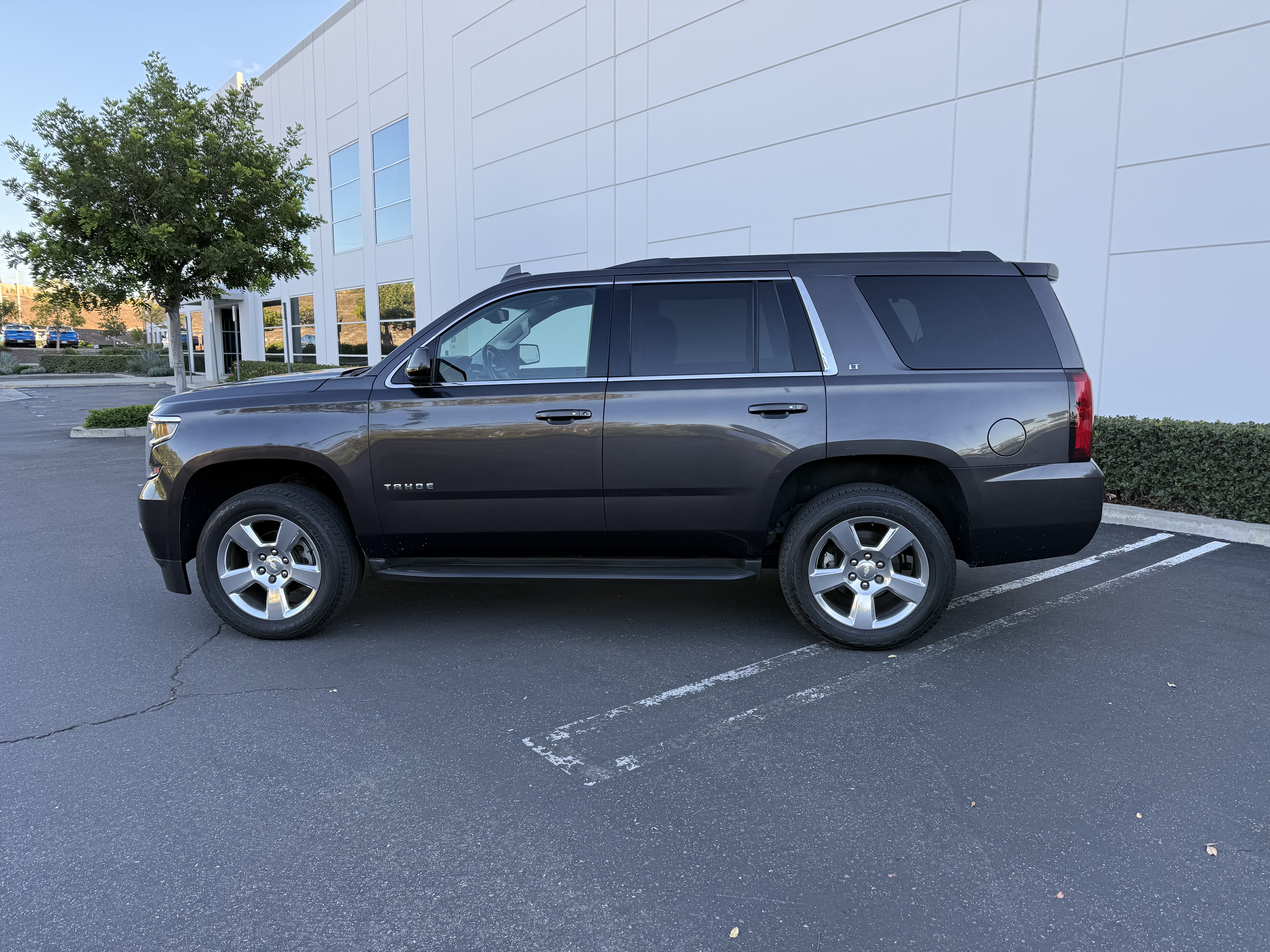 Used 2017 Chevrolet Tahoe LT w/ Luxury Package RWD image 9