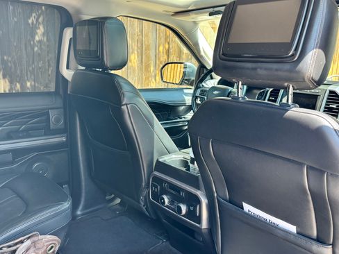 Used 2018 Ford Expedition Platinum AWD/4WD image 4