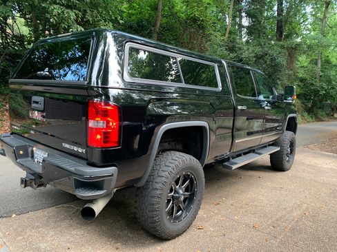 Used 2015 GMC Sierra 2500 Denali w/ Duramax Plus Package image 15