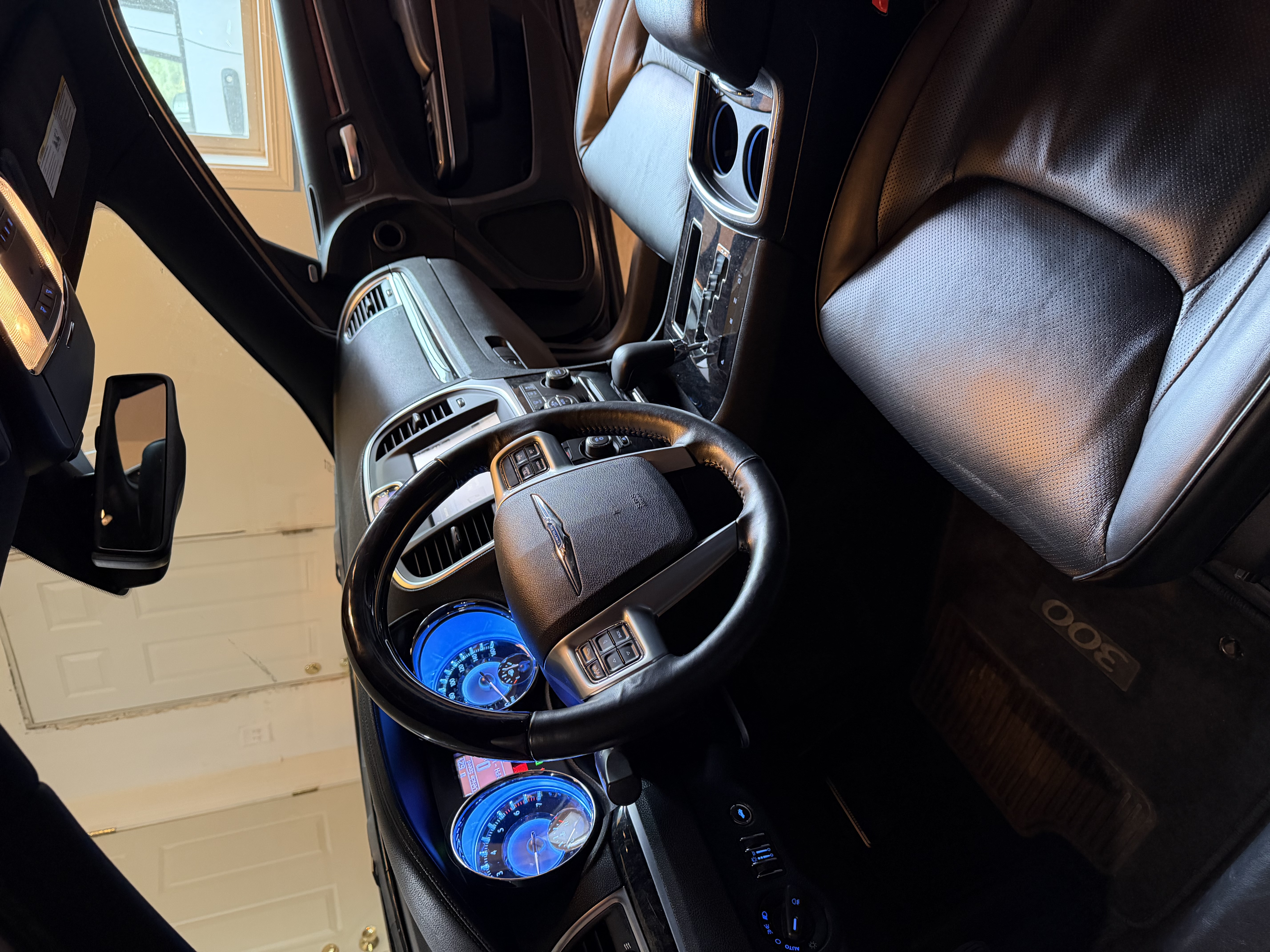 Used 2011 Chrysler 300 C RWD image 11
