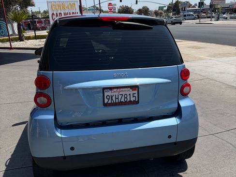 Used 2011 smart fortwo passion RWD image 6