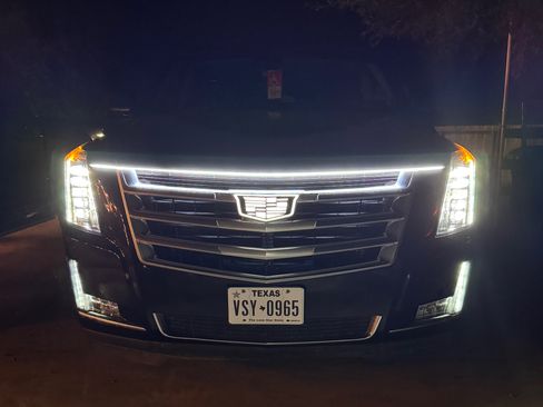 Used 2017 Cadillac Escalade ESV Luxury image 4