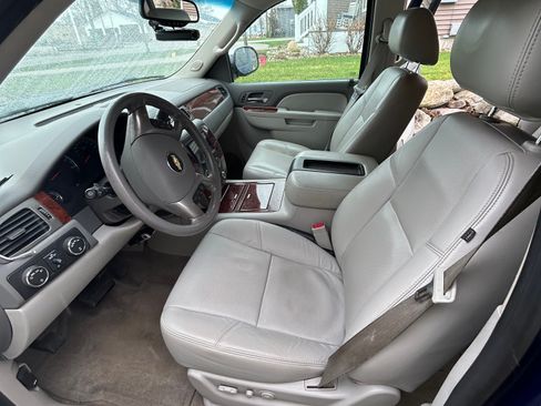 Used 2012 Chevrolet Suburban LTZ image 8