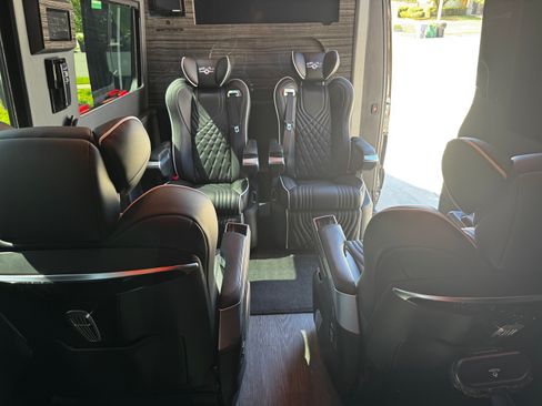 Used 2022 Mercedes-Benz Sprinter 2500 image 10