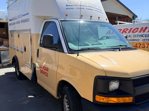 Used 2014 Chevrolet Express 3500 image 10