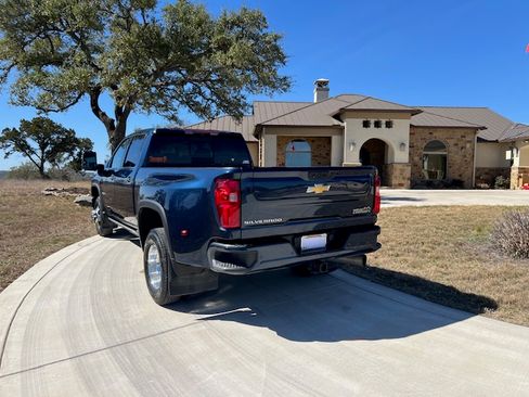 Used 2022 Chevrolet Silverado 3500 High Country w/ Technology Package image 14