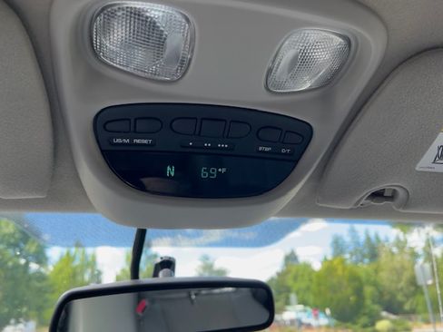 Used 2006 Dodge Dakota Laramie w/ Mopar Chrome Edition Group AWD/4WD image 16