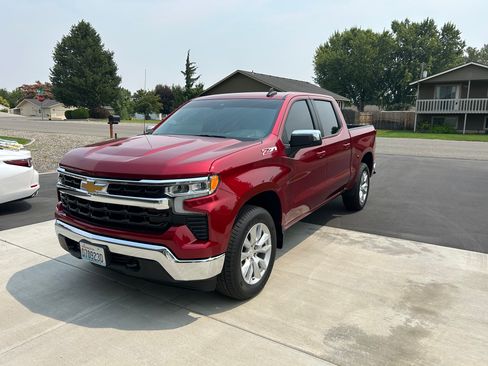 Used 2023 Chevrolet Silverado 1500 LT w/ Z71 Off-Road Package AWD/4WD image 6