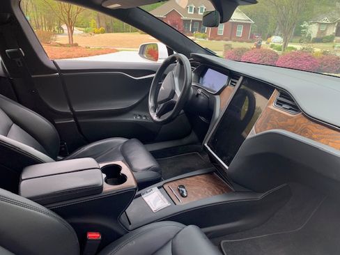 Used 2020 Tesla Model S Long Range Plus image 5