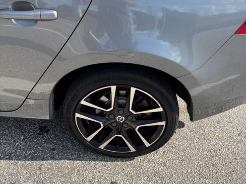 Used 2018 Volvo V60 T5 Dynamic image 5