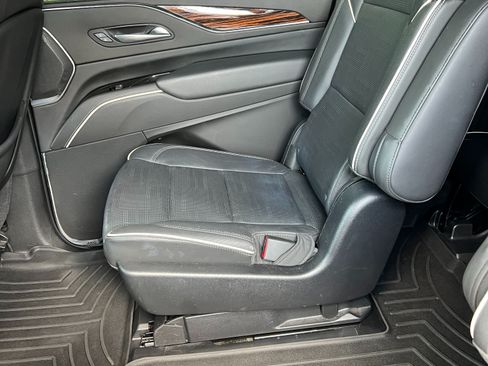 Used 2022 Cadillac Escalade ESV Premium Luxury RWD image 8