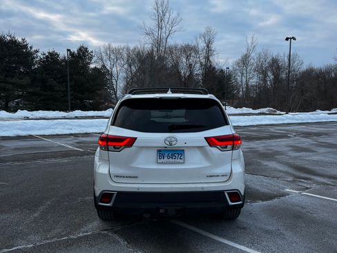 Used 2017 Toyota Highlander Limited Platinum AWD/4WD image 11