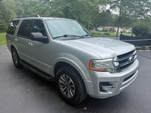 Used 2016 Ford Expedition XLT AWD/4WD image 1