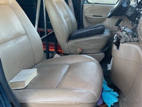 Used 1999 Dodge B1500 image 2