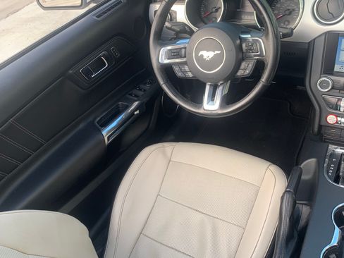 Used 2016 Ford Mustang Premium image 25