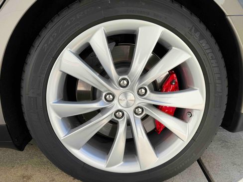 Used 2015 Tesla Model S P90D image 8