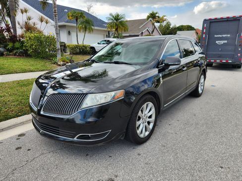 Used 2013 Lincoln MKT AWD image 5