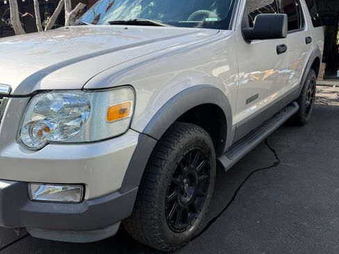 Used 2006 Ford Explorer XLT AWD/4WD image 12