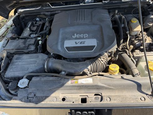 Used 2015 Jeep Wrangler Sport AWD/4WD image 9