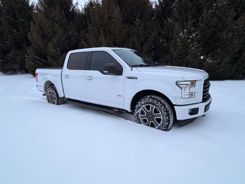 Used 2017 Ford F150 XLT w/ Equipment Group 302A Luxury image 4