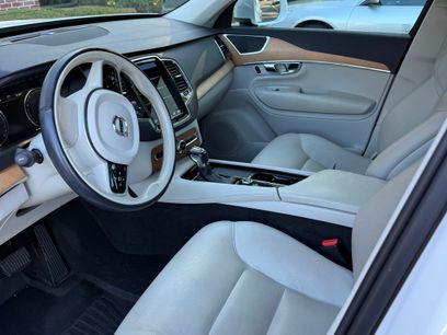 Used 2021 Volvo XC90 T6 Momentum w/ Advanced Package