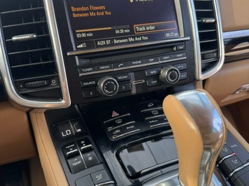 Used 2014 Porsche Cayenne AWD/4WD image 14