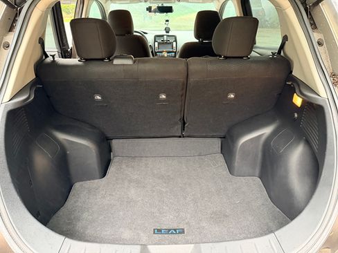 Used 2017 Nissan Leaf SV image 6