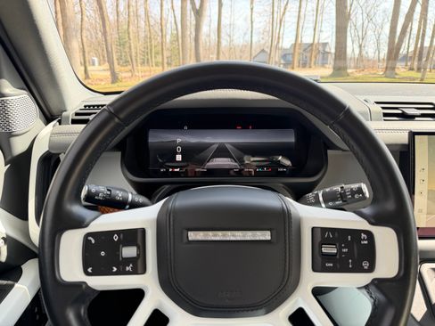 Used 2023 Land Rover Defender 130 First Edition image 8