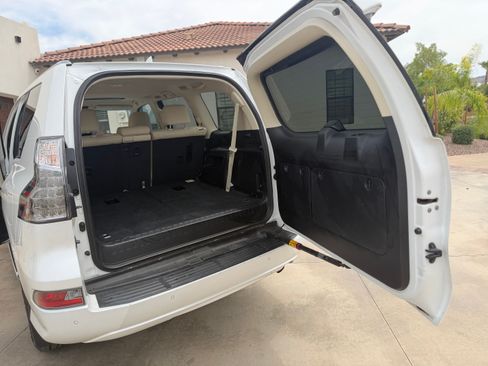 Used 2022 Lexus GX 460 Premium w/ Premium Package AWD/4WD image 18