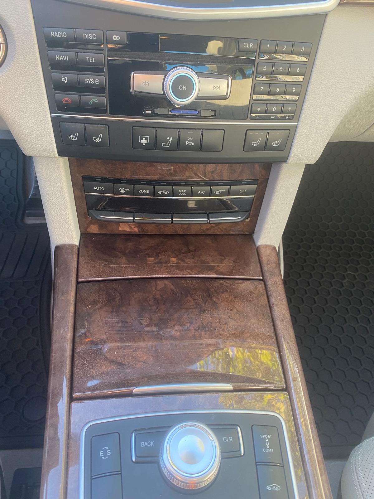 Used 2011 Mercedes-Benz E 550 4MATIC Sedan image 5