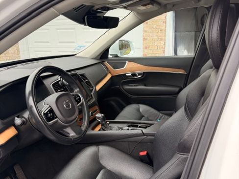 Used 2021 Volvo XC90 T6 Momentum w/ Advanced Package image 5