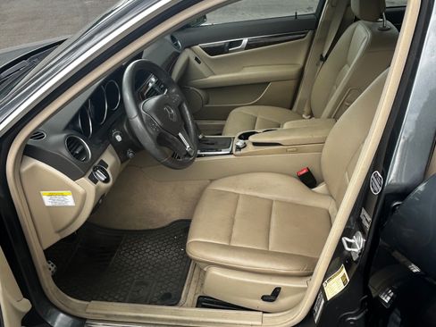 Used 2013 Mercedes-Benz C 250 Sedan image 10