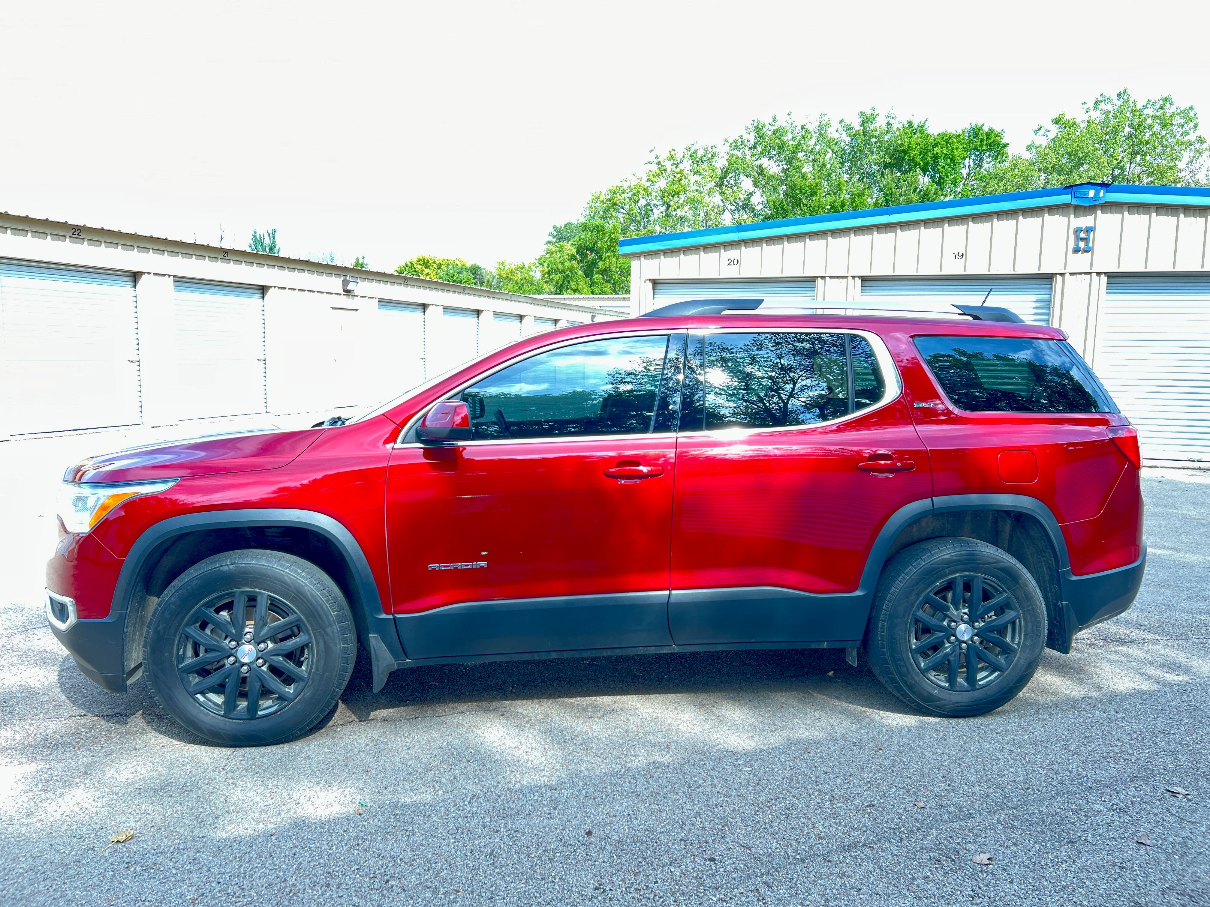 Used 2019 GMC Acadia SLT FWD image 2
