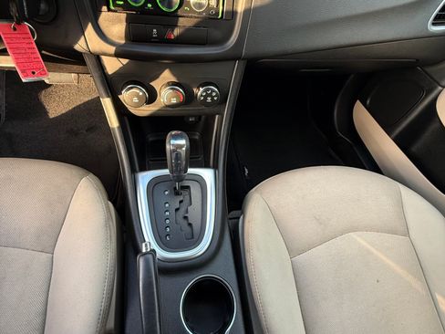 Used 2013 Dodge Avenger SE image 10