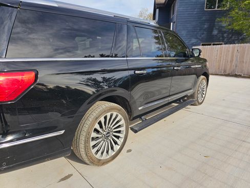 Used 2018 Lincoln Navigator L Reserve w/ Technology Package image 11