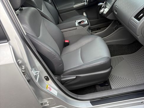 Used 2012 Toyota Prius V Five image 12