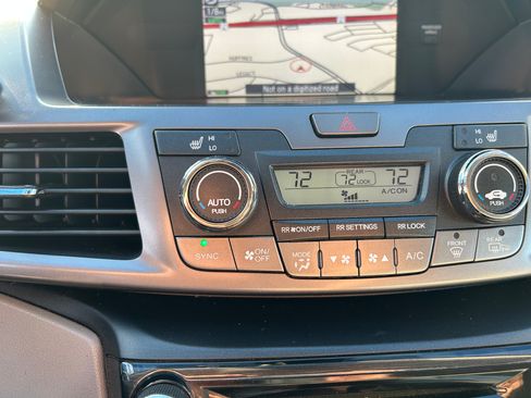 Used 2016 Honda Odyssey Touring Elite image 12