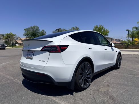 Used 2022 Tesla Model Y Performance AWD/4WD image 8
