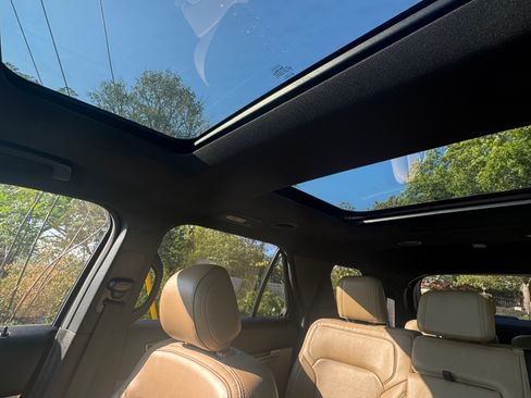 Used 2017 Ford Explorer Limited image 6