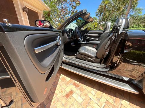 Used 2005 Chevrolet SSR w/ Preferred Equipment Group RWD image 4