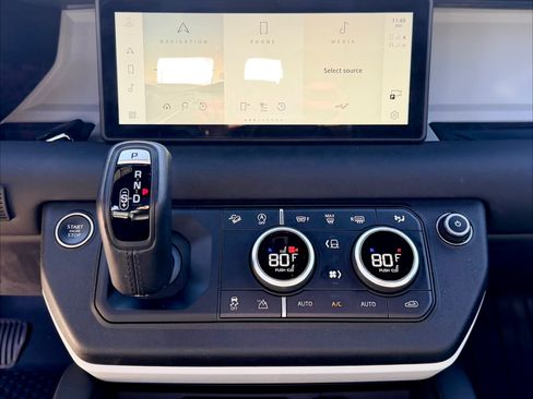 Used 2024 Land Rover Defender 110 S image 12