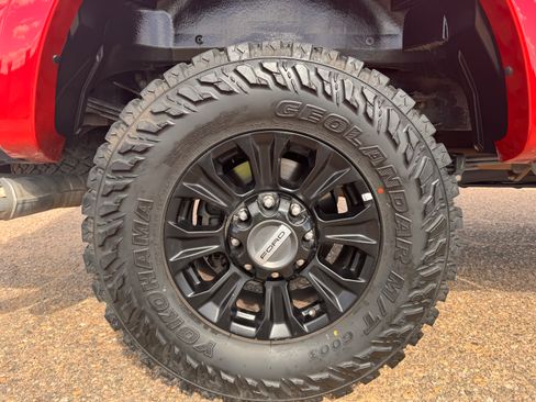 Used 2022 Ford F350 Platinum w/ Tremor Off-Road Package image 6