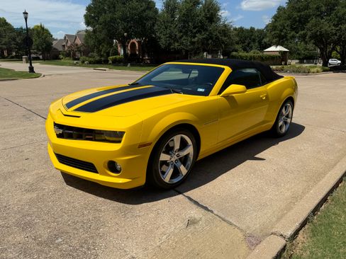 Used 2013 Chevrolet Camaro SS w/ RS Package RWD image 2