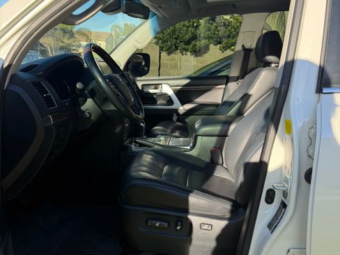 Used 2021 Toyota Land Cruiser image 10