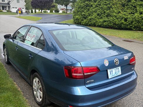 Used 2017 Volkswagen Jetta S w/ Jetta S Cold Weather Package FWD image 9
