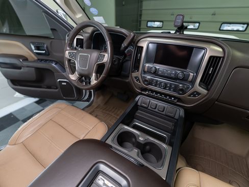 Used 2018 GMC Sierra 2500 Denali w/ Duramax Plus Package image 19