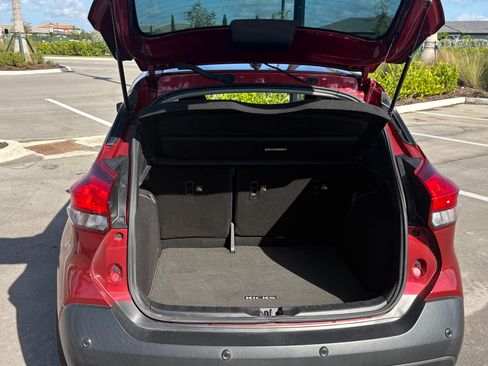 Used 2020 Nissan Kicks SV image 11