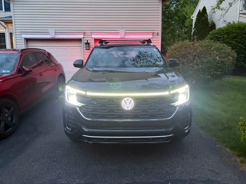 Used 2024 Volkswagen Atlas Cross Sport SEL R-Line w/ Adventure Package AWD/4WD image 14
